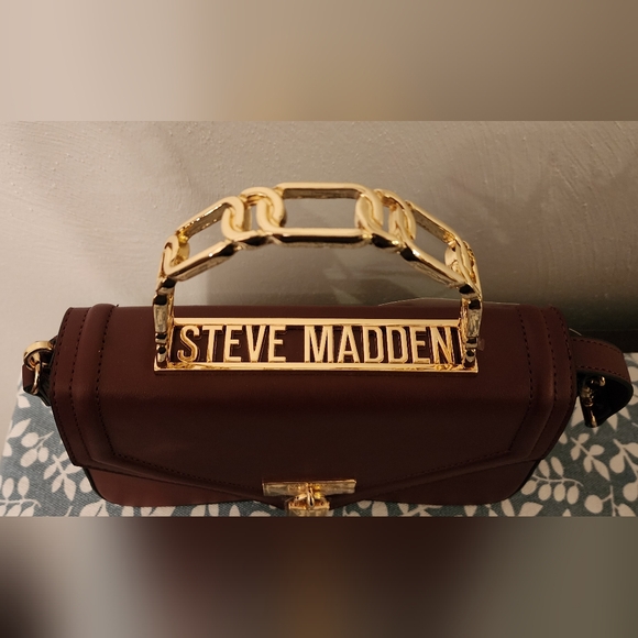 Steve Madden Gorgeous Burgandy Handbag with Gold Trim and solid handle o… - Picture 3 of 8